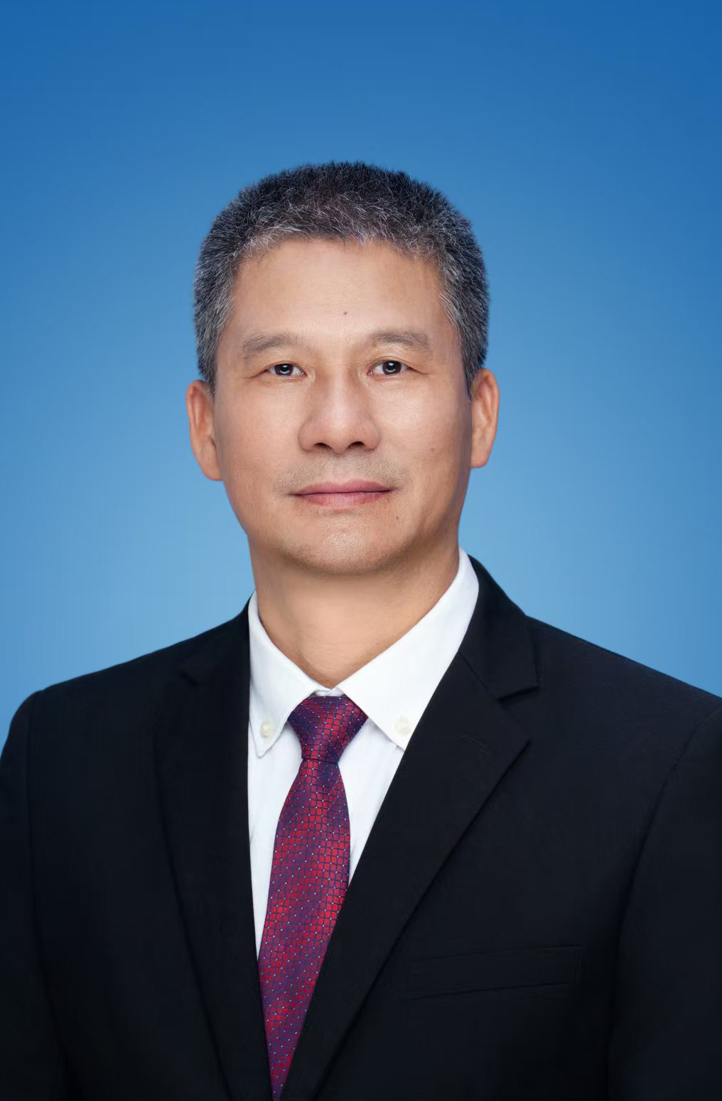 书　记：张先勇